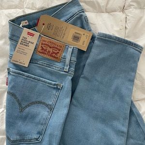 Levi’s 720 High-Rise Super Skinny jeans 30x28